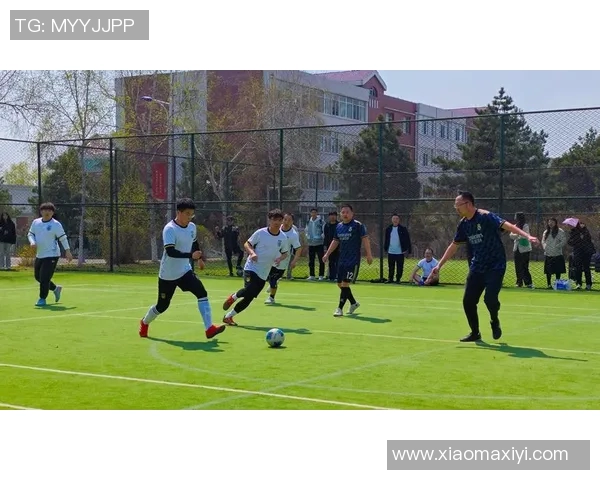 新疆足球比赛直播间热闹开启与球迷畅聊激情瞬间和精彩瞬间分享