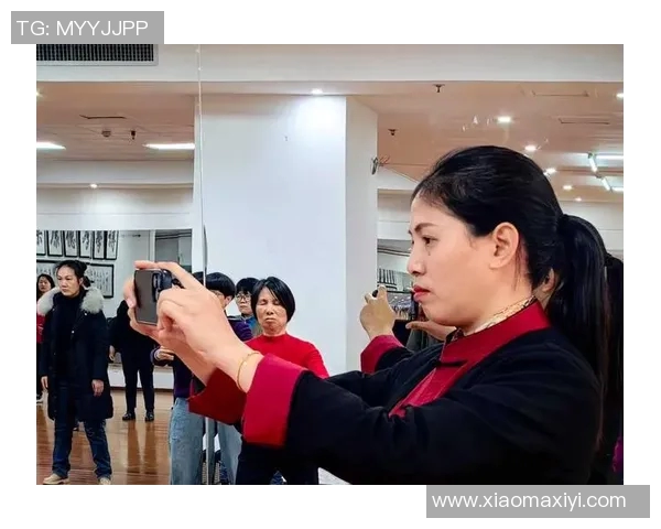探索杨式太极拳的精髓与传承之道，感受身心合一的和谐美学