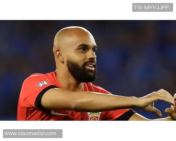 胡尔克怒踢足球瞬间爆炸引发全场震惊球迷热议赛事精彩瞬间